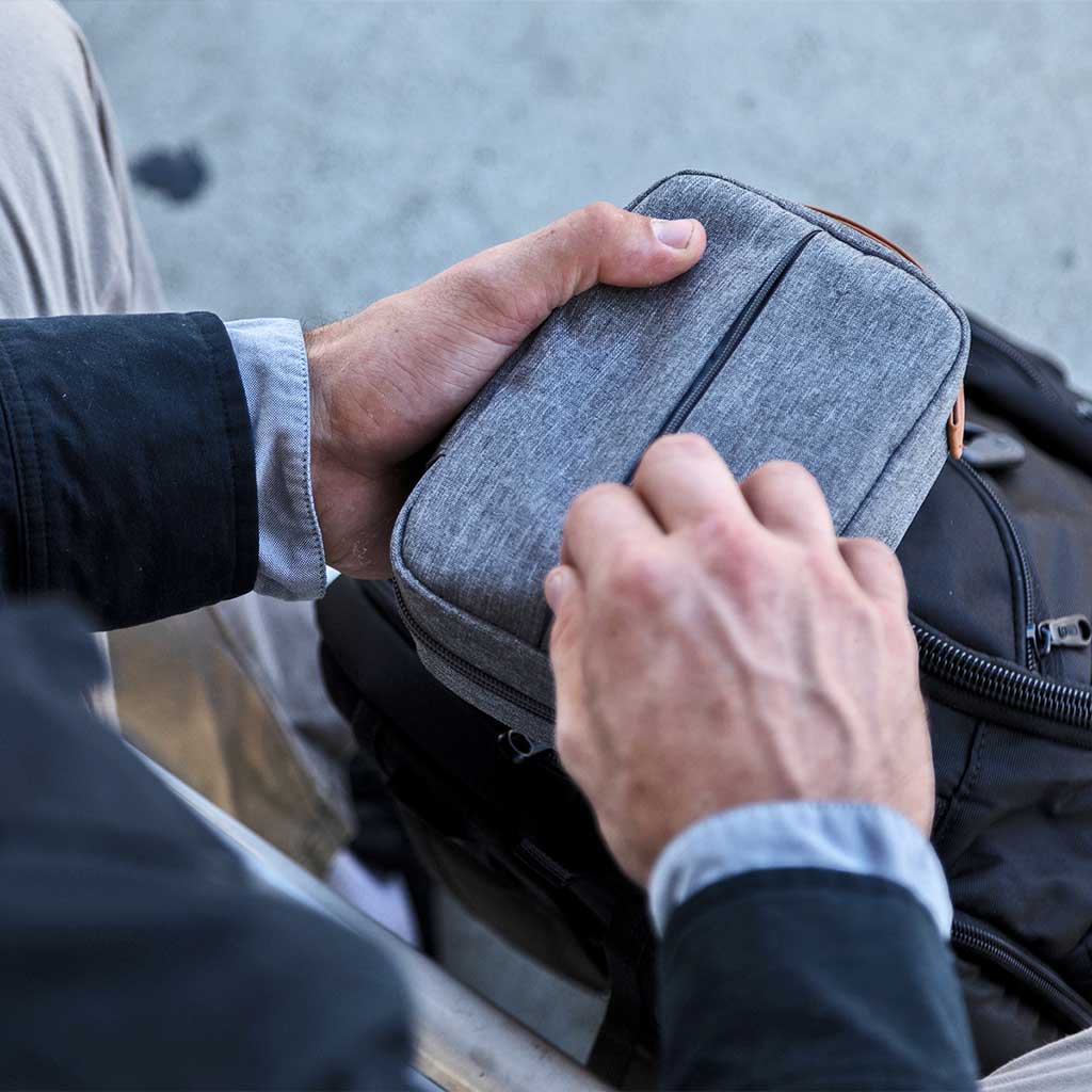 Tasje voor gadgets grijs met bruin handvat - Afbeelding 4