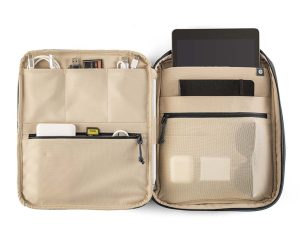 folio-tablet-pouch-zwart-binnenzijde-met-tech